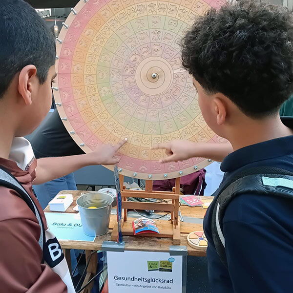 Gesundheitsglücksrad bei der Gesundheitsmesse