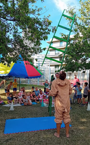 Zirkusvorstellung im Hyblerpark.