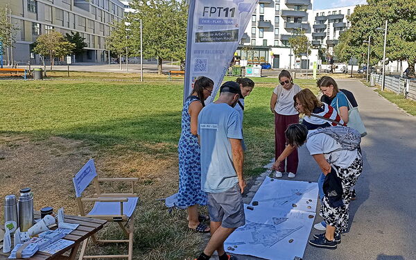 Beim Parkcafé im Hyblerpark wurde über die Parkanlage am Gasometervorfeld informiert.