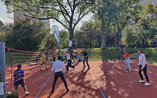 Volleyball-Match beim Sportfest