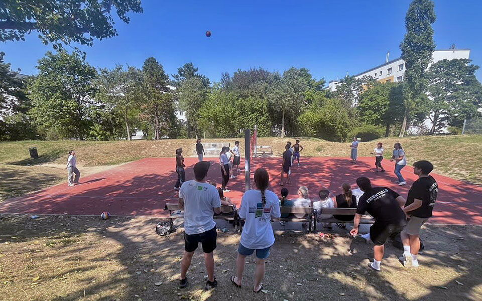 Volleyballturnier im Bleriotpark.