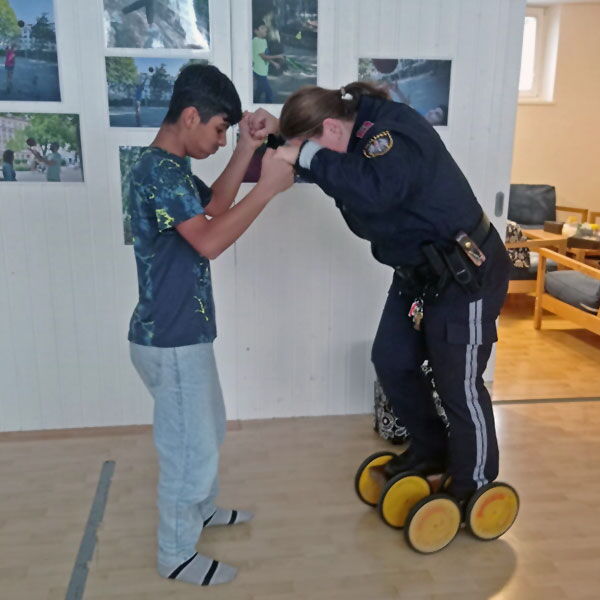 "Polizeieinsatz" beim Tag der offenen Tür in der Sautergasse