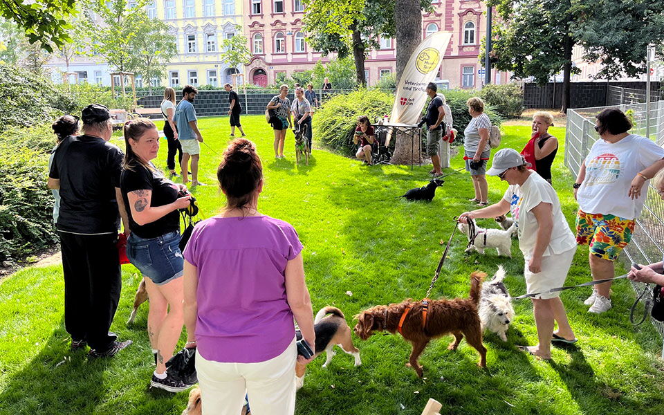 Feierliche Eröffnung der Hundezone im Clemens-Hofbauer-Park.