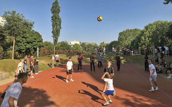 Rege Teilnahme beim Volleyballturnier im Bleriotpark