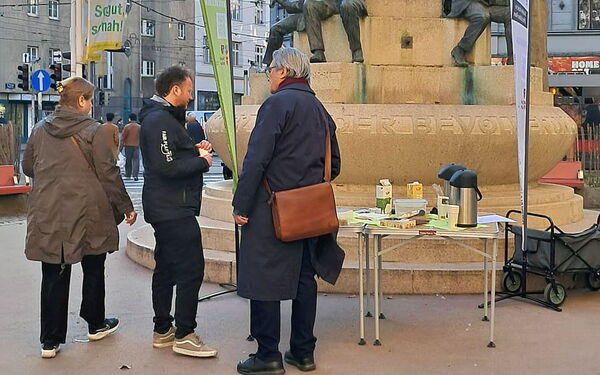 Aktion am Elterleinplatz im Rahmen der Wiener Frauenwoche