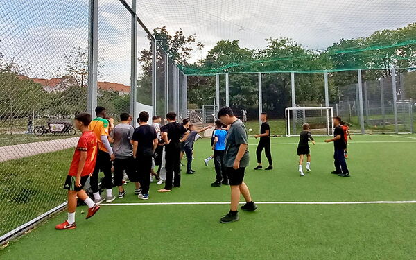 Team-Einteilung für das Fußballturnier im Herderpark.