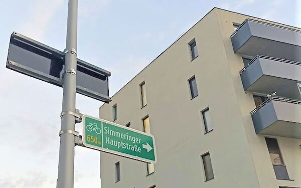 Radweg-Beschilderung in Simmering