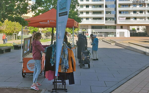 Besucher:innen aus ganz Wien kamen zum Plaudern und Tauschen