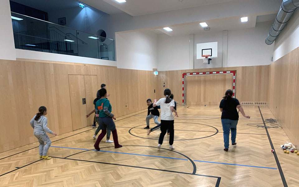 Jeden Mittwoch treffen sich Kinder und Teenies in der Sporthalle