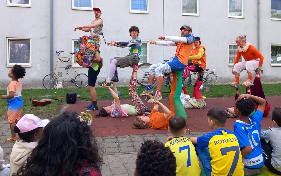 Besuch von Zirkus Wolke im Macondo