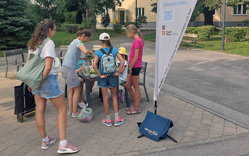 Das FPT-11-Team schmiert Kräuterbrote im Carsonypark