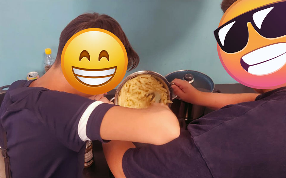 Gegen den Hunger: Gemeinsames Kochen in der Senffabrik