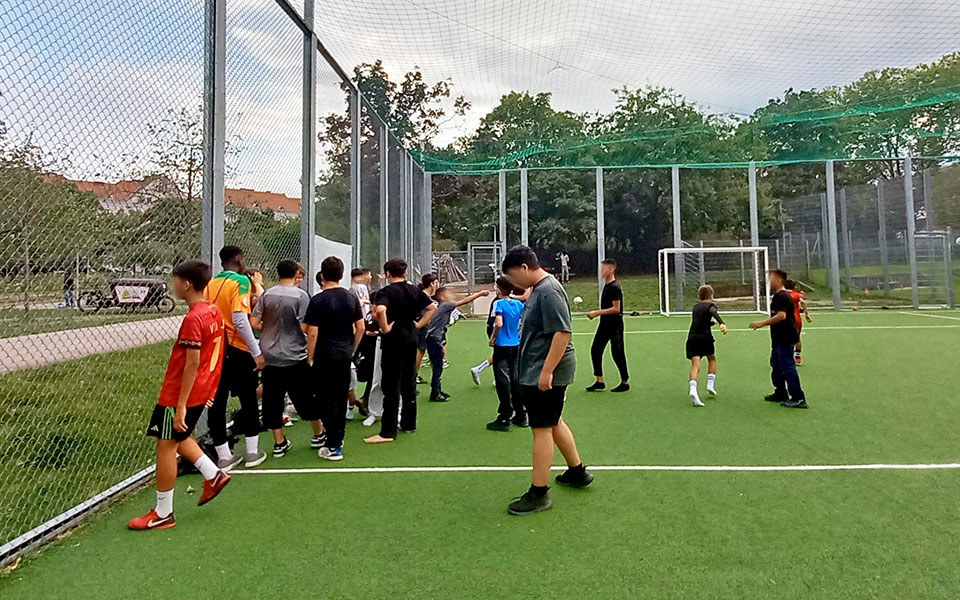 Team-Einteilung für das Fußballturnier im Herderpark.